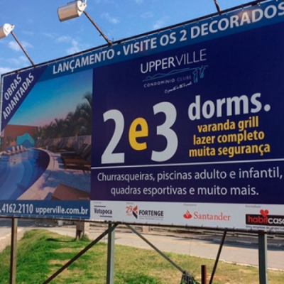 LONA 440GR INSTALADA EM QUADRO DE METALON - BRILHO